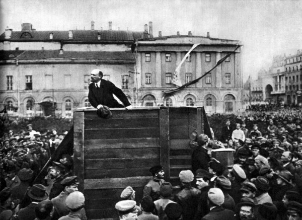 Lenin în Piața Sverdlov din Moscova, 5 mai 1920